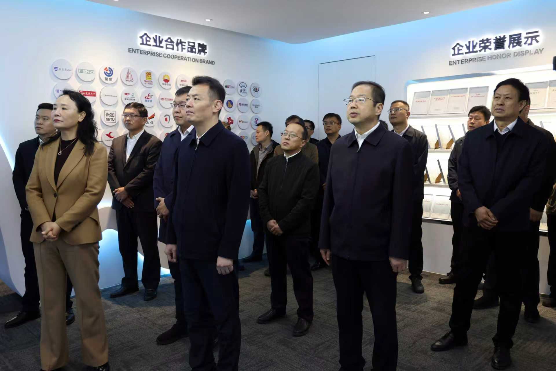 2025年10月28日縣委副書記、縣長張小帆，縣政協(xié)主席劉忠亮等到公司調(diào)研人才隊伍建設(shè)相關(guān)情況